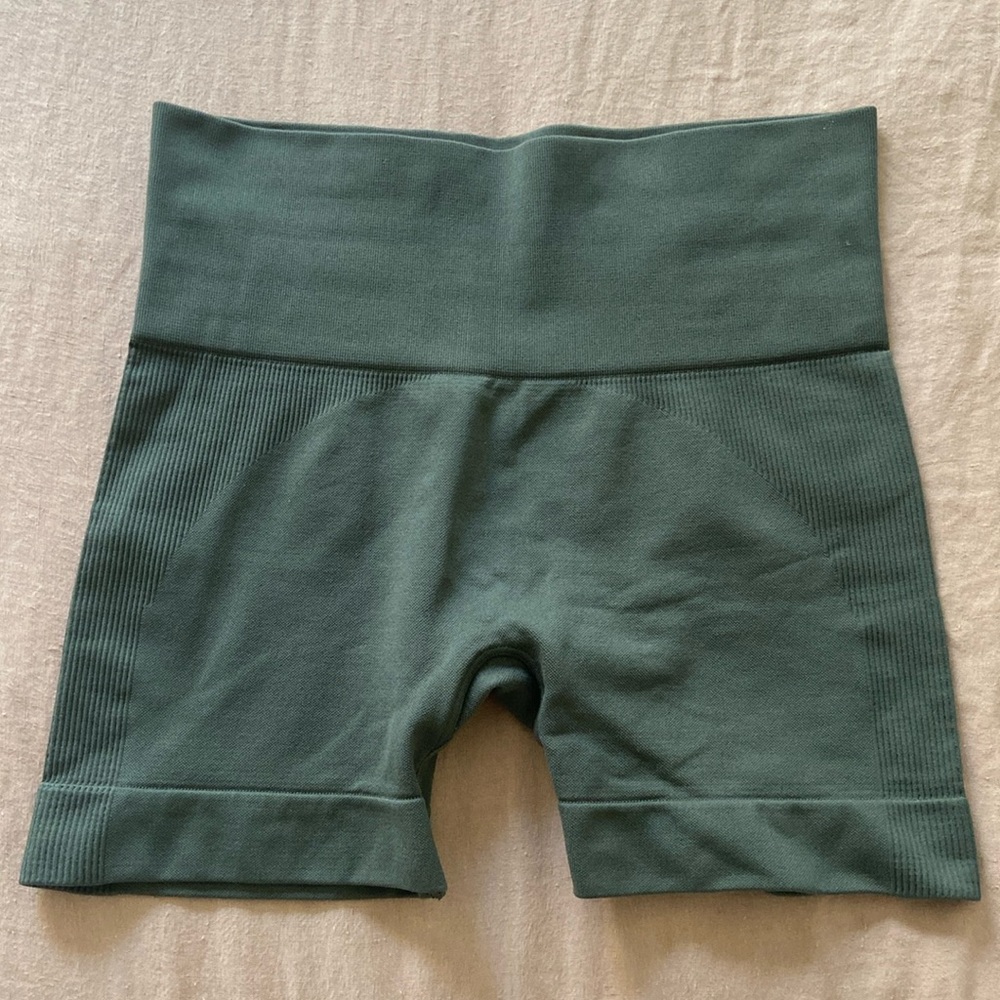 Green set active biker shorts
